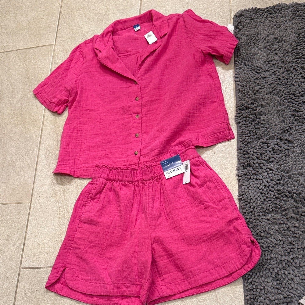 Old Navy Fuchsia Shirt and Shorts Set. So cute. Can be worn by anyone. Color per